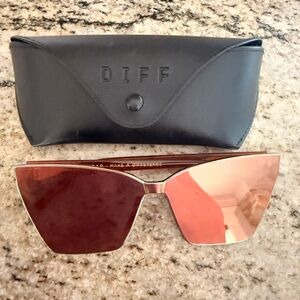 Diff Eyewear rose gold cat eye Sunglasses Modern Design